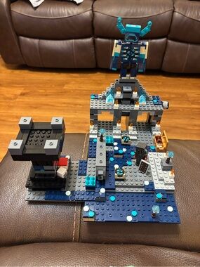 LEGO Minecraft 21246 The Deep Dark Battle set
